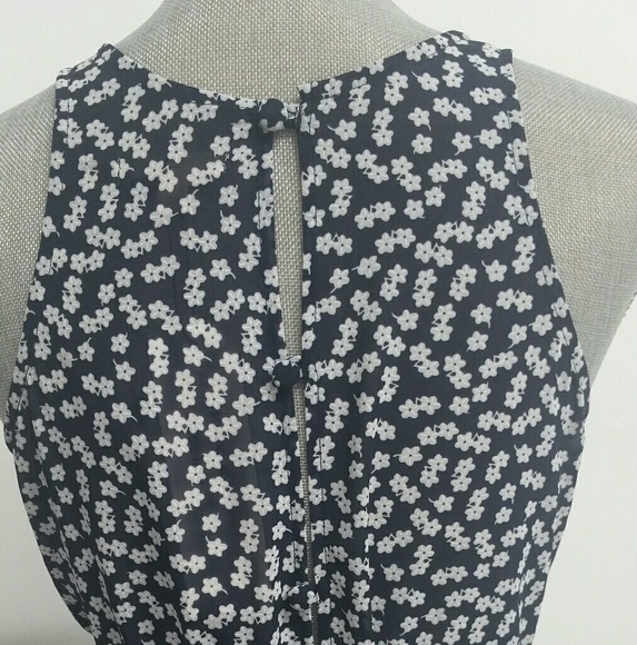 High neck sleeveless floral dress - Picture 7 of 8